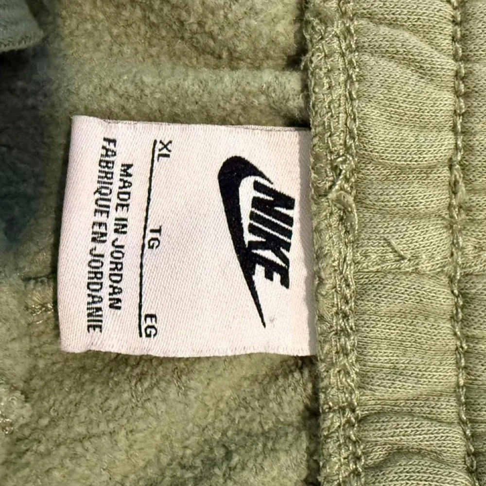 Nike Boys Youth XL Sweatpants Green Khaki Joggers Fleece Athleisure Pants